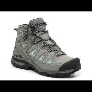 NWOT Salomon Women’s Ultra 3GTX Hiking boots Size 8 BRAND NEW NEVER WORN
